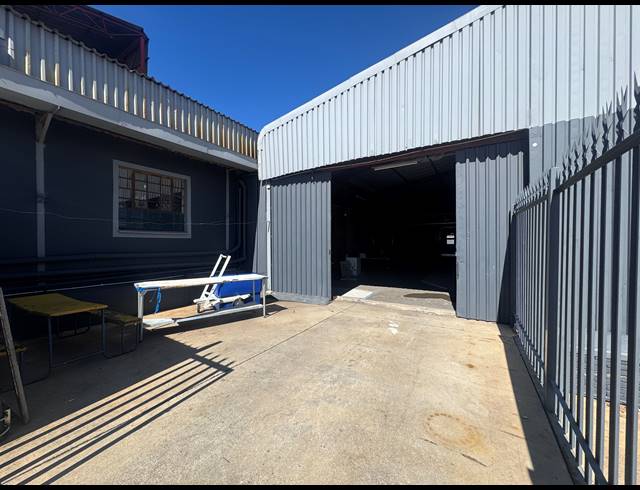 715M² WAREHOUSE TO LET IN WYNBERG